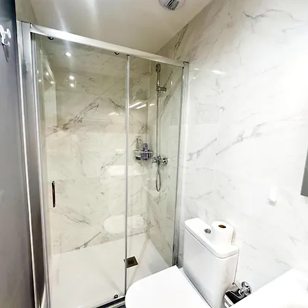 A505 Modern With Private Terraces 아파트