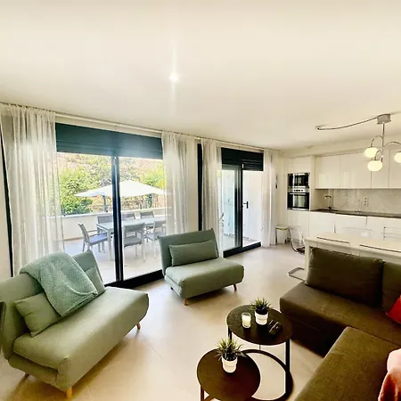 A505 Modern With Private Terraces *