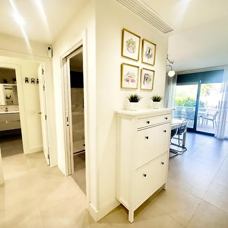 A505 Modern With Private Terraces 아파트 *