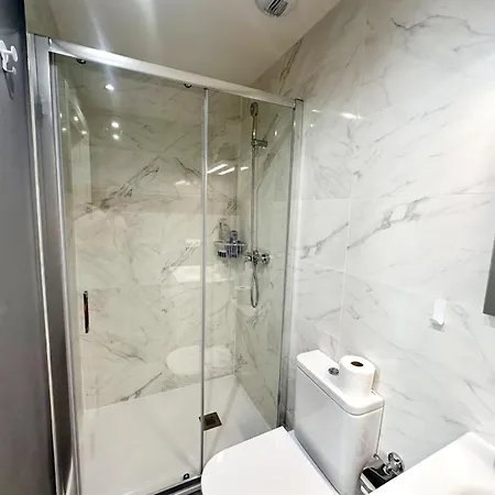 A505 Modern With Private Terraces 아파트